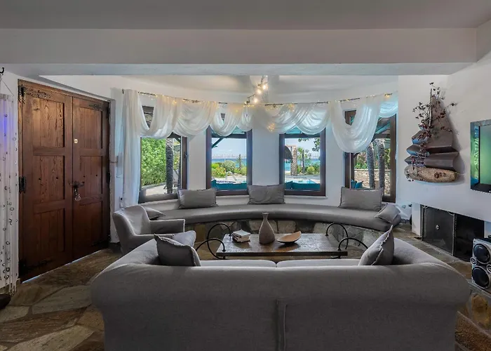 Efharis Beachfront ヴィラ プラタモナス