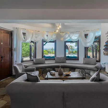 Efharis Beachfront Villa Platamonas
