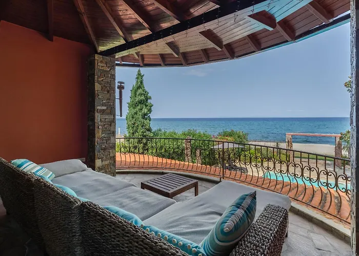 Willa Efharis Beachfront *